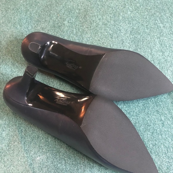 Navy Blue Pumps - Picture 2 of 4